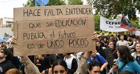 Universitarios